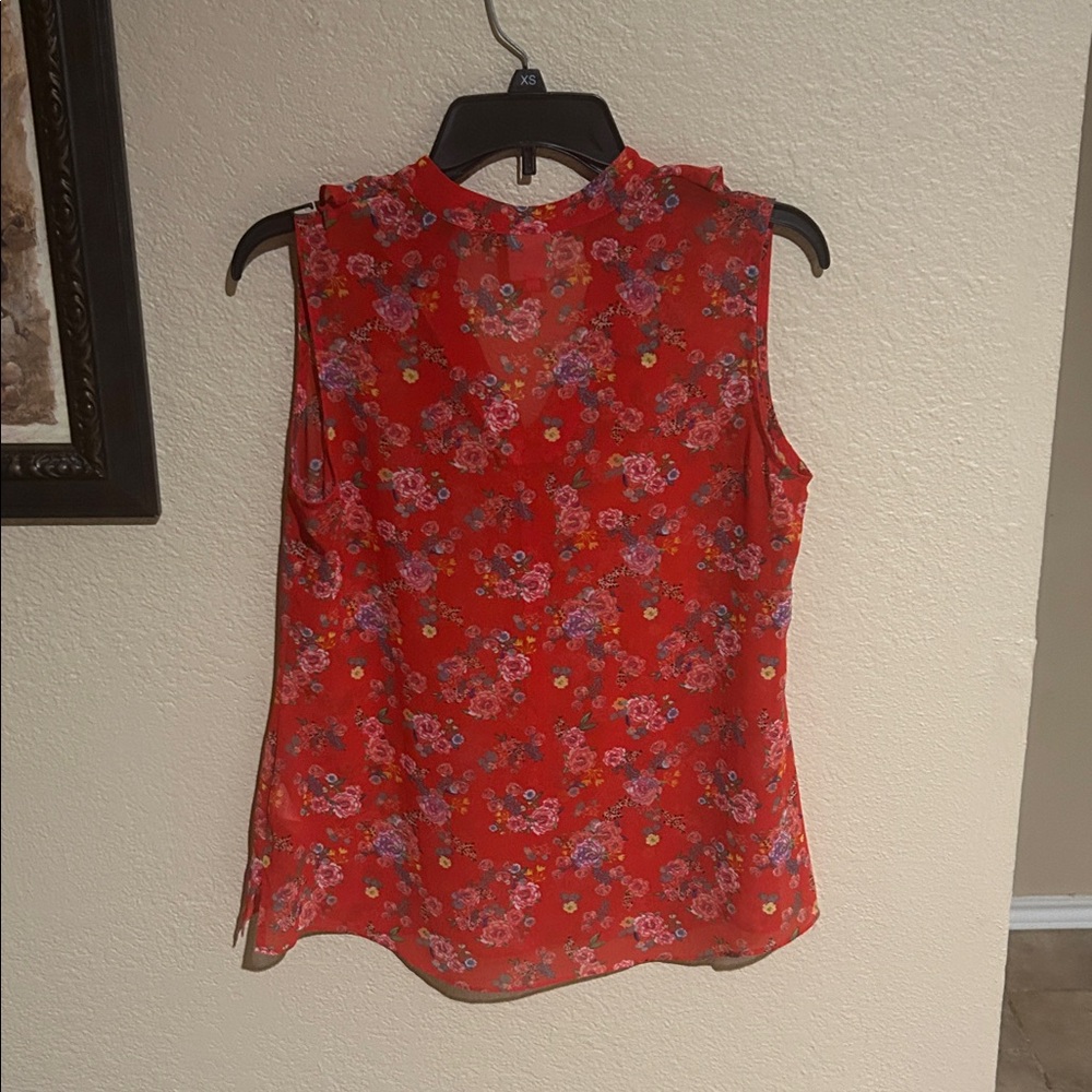 Cabi Sheer Red Floral Ruffle Blouse Sleeveless Size Small Lightweight Top - Picture 3 of 4